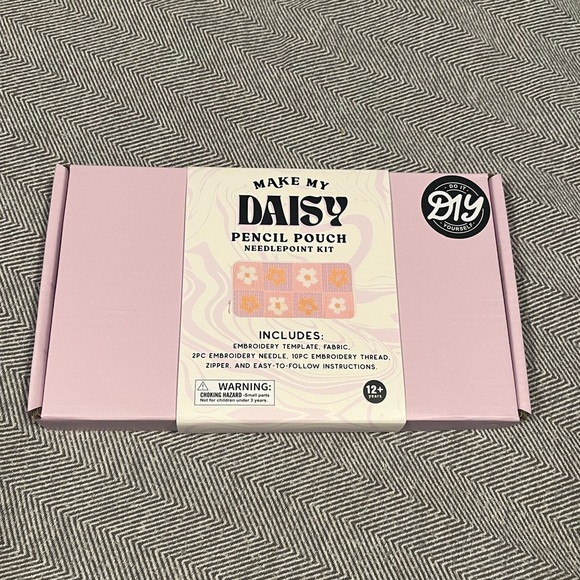 Eccolo Make My Daisy Pencil Pouch Needlepoint Kit - Picture 1 of 3
